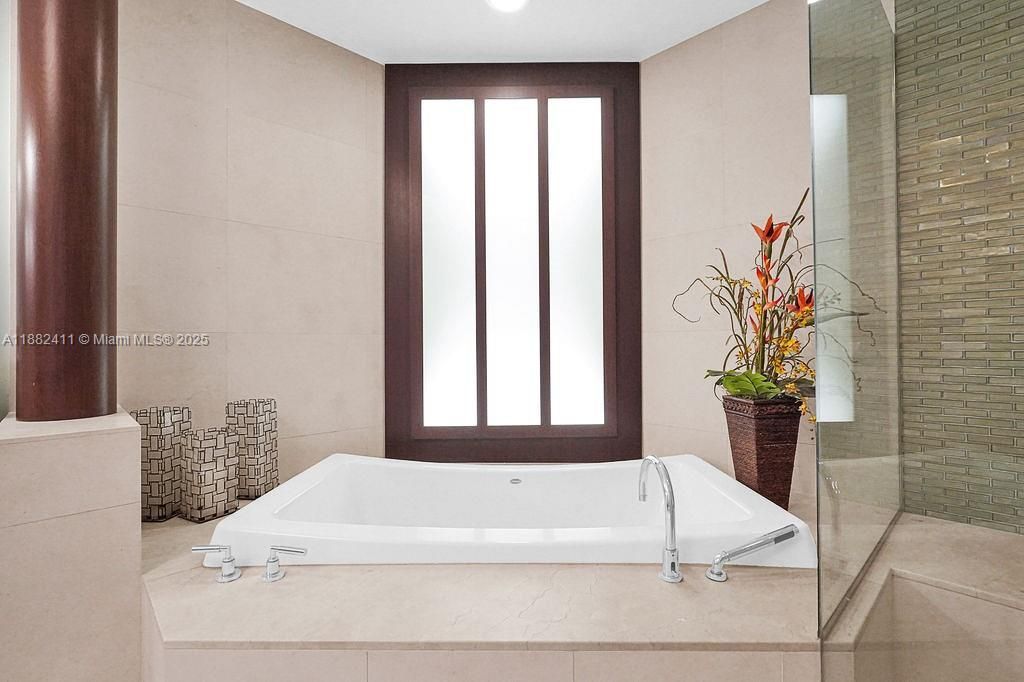 16047 Collins Ave, Unit 2904, Sunny Isles Beach, FL 33160 Photo