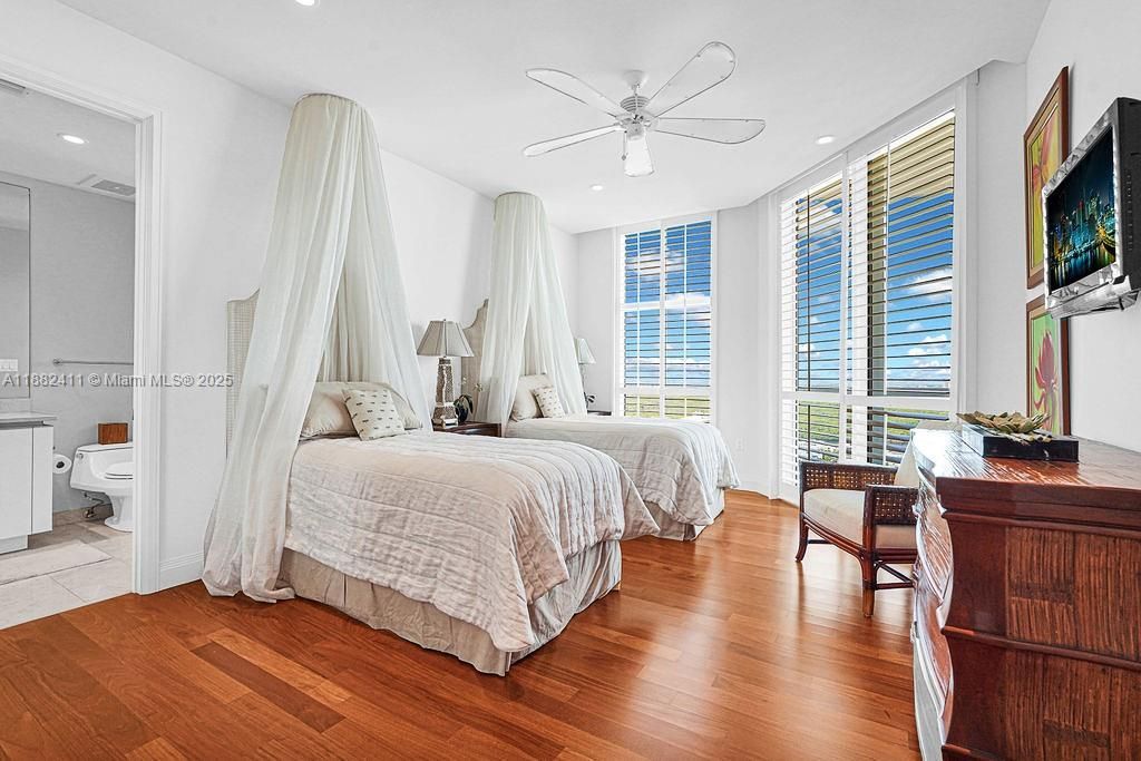 16047 Collins Ave, Unit 2904, Sunny Isles Beach, FL 33160 Photo