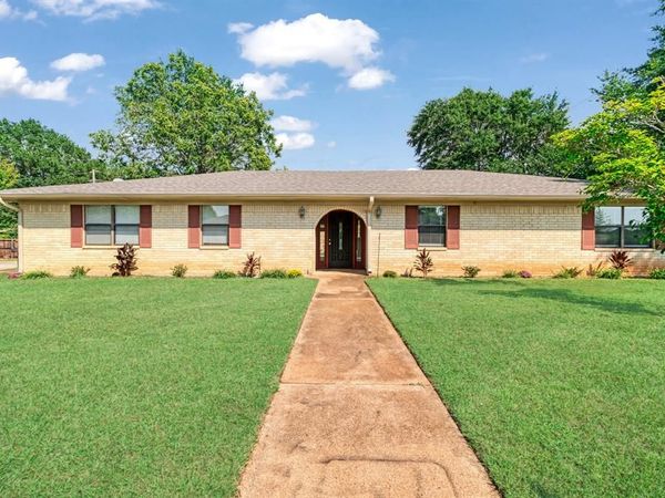 1050 35th Street NE, Paris, TX 75462