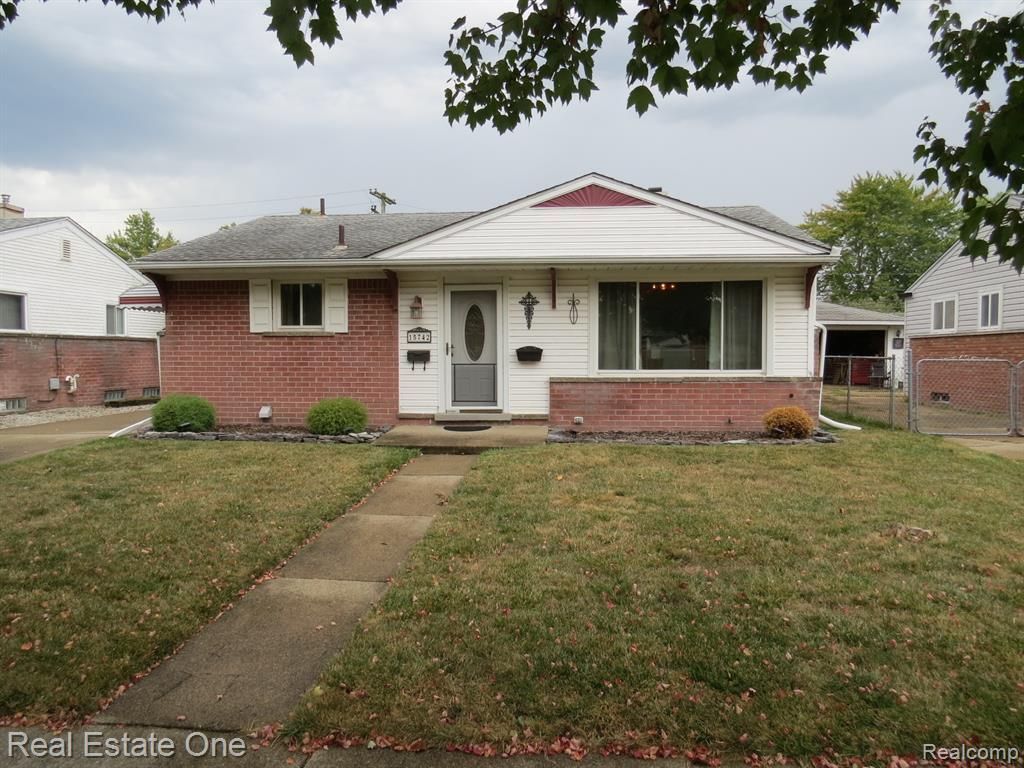 15742 Kennebec Street, Southgate, MI 48195 Main Photo