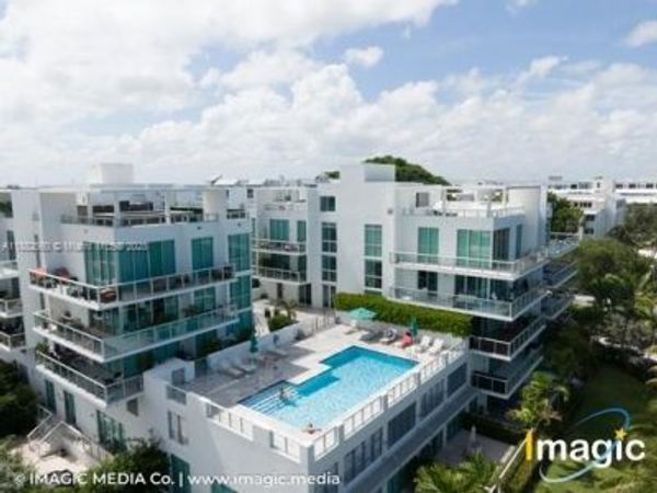 720 NE 62nd St, Unit 402, Miami, FL 33138