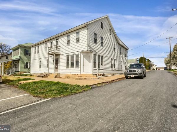 135 E MARKET STREET, BERRYSBURG, PA 17005