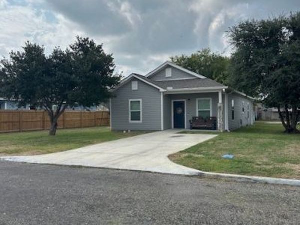 103 Retama Road, Refugio, TX 78377