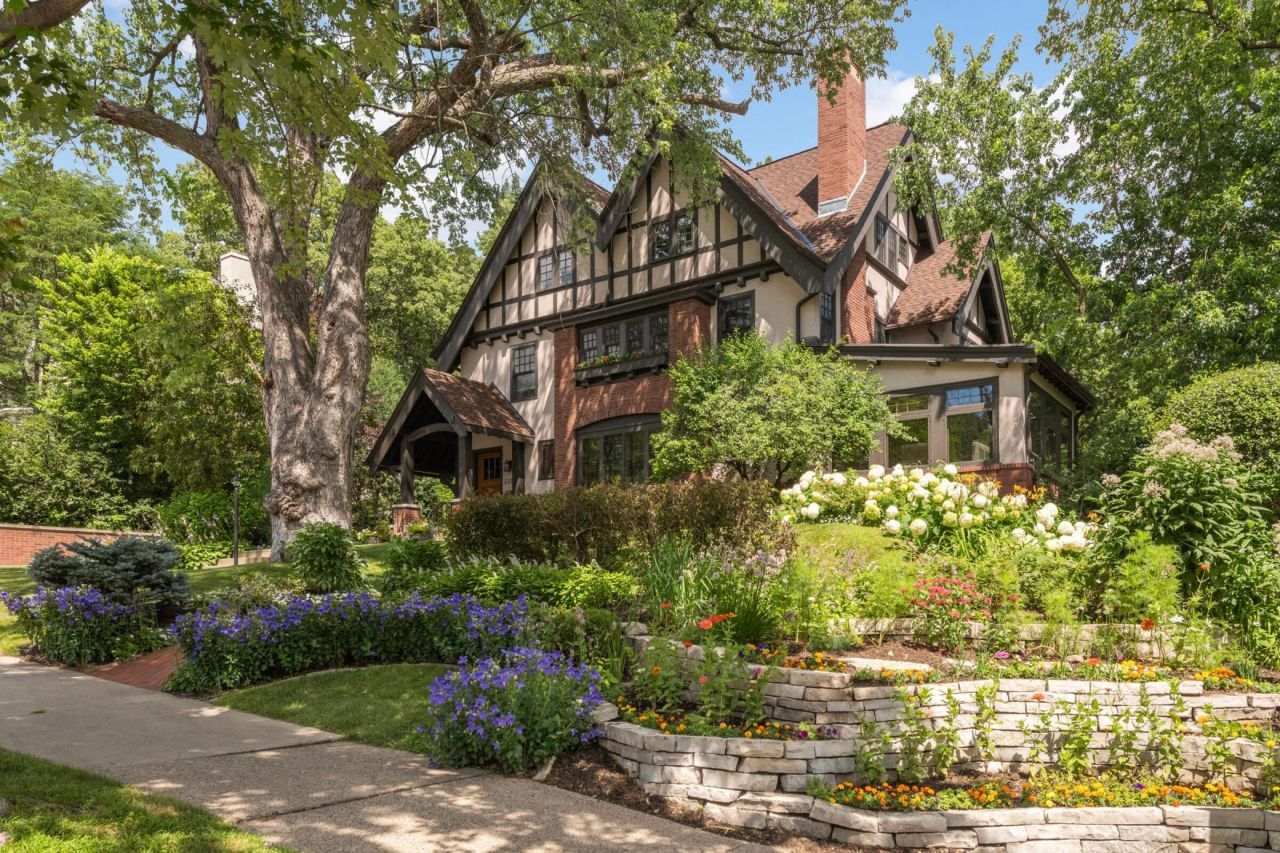 2109 James Avenue S, Minneapolis, MN 55405