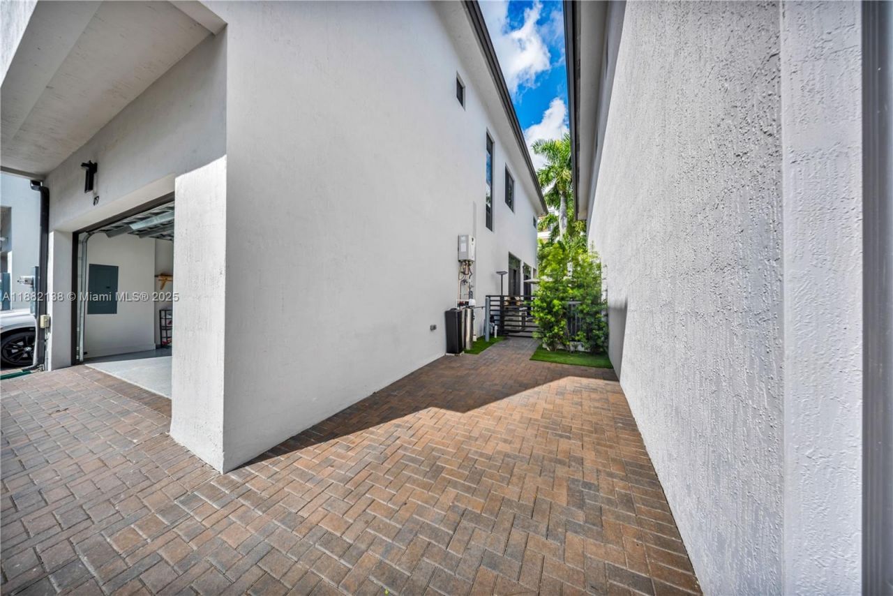 4757 NW 85th Ave, Doral, FL 33166 Photo