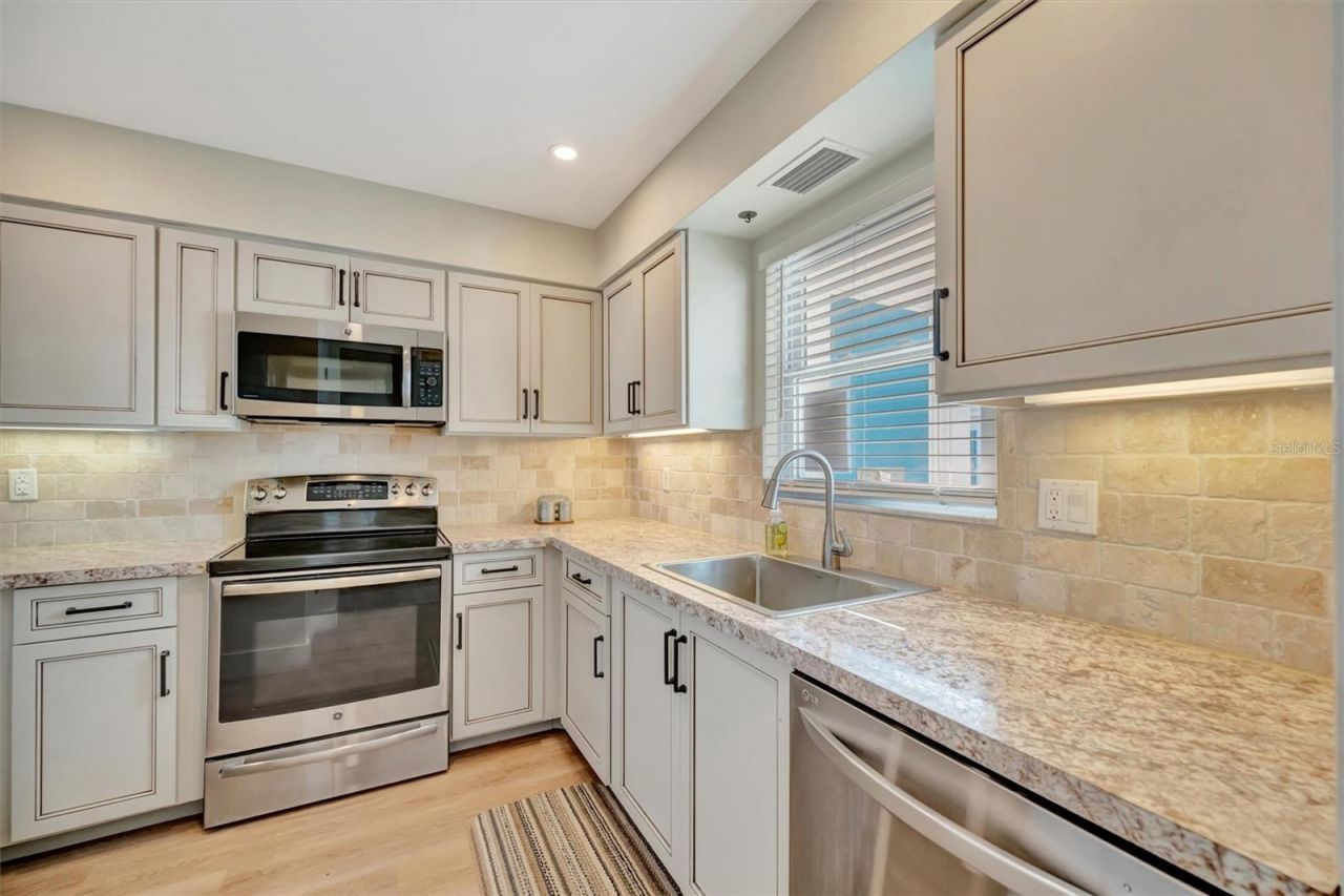 9718 Hernando Court, Bradenton, FL 34210 Photo