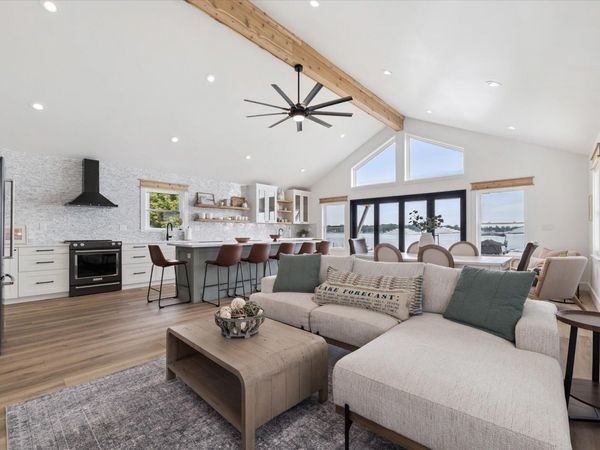 9098 Dexter Pinckney Road, Pinckney, MI 48169