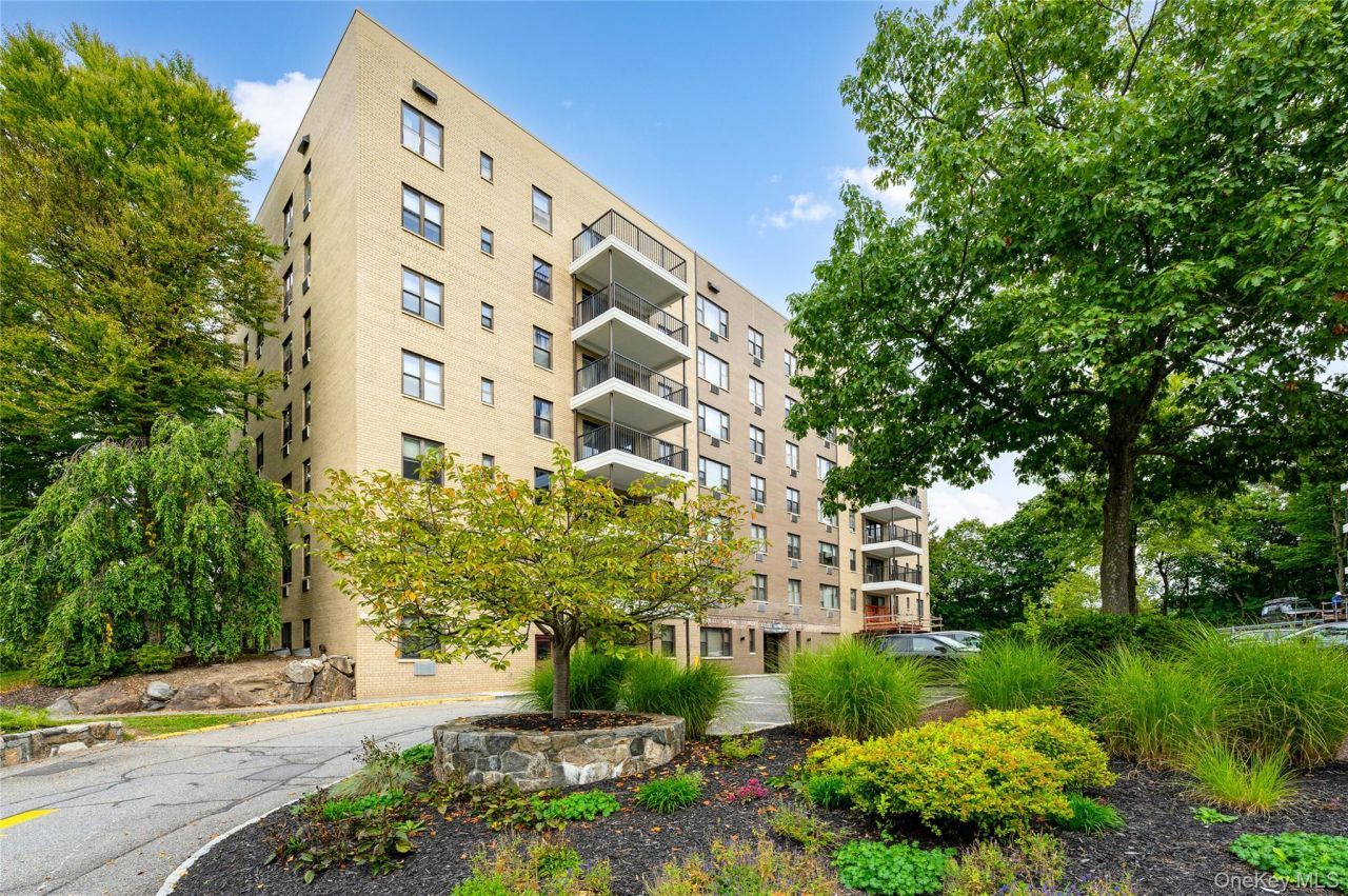 25 Stewart Place, Unit 514, Mount Kisco, NY 10549 Main Photo