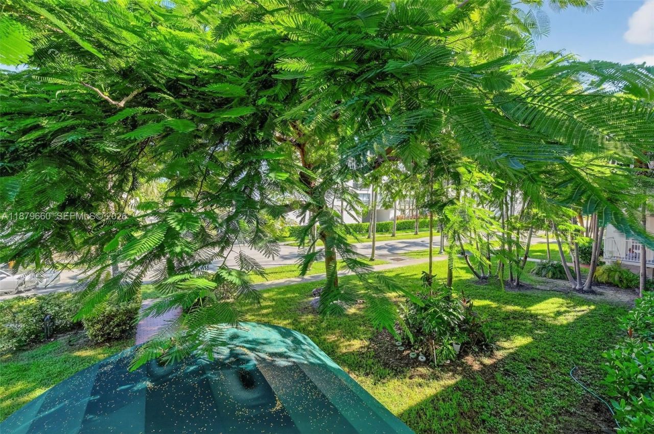 240 Galen Dr, Unit 207, Key Biscayne, FL 33149 Photo