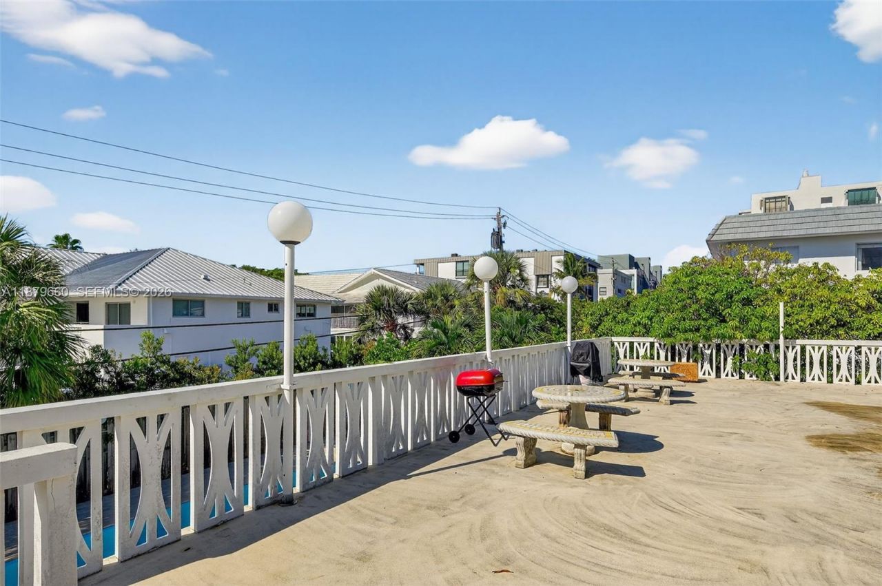 240 Galen Dr, Unit 207, Key Biscayne, FL 33149 Photo