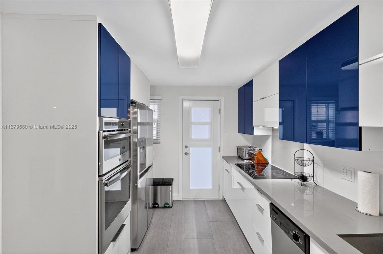 240 Galen Dr, Unit 207, Key Biscayne, FL 33149 Photo