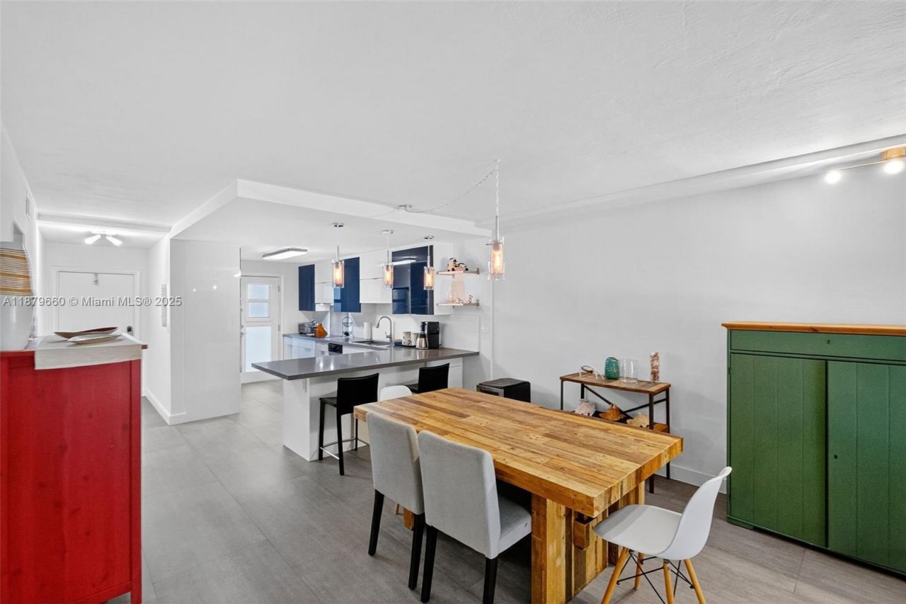 240 Galen Dr, Unit 207, Key Biscayne, FL 33149 Photo