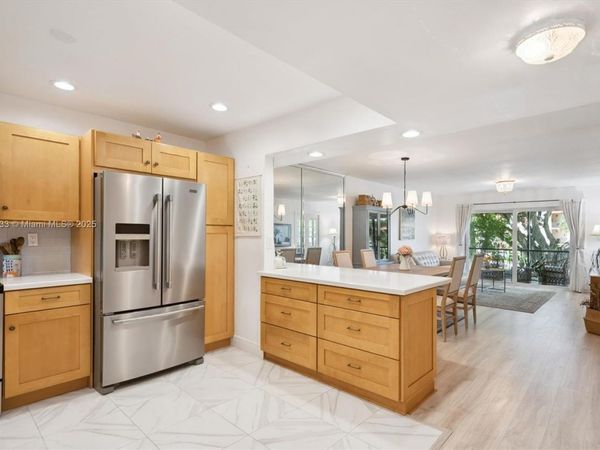 611 S Hollybrook Dr, Unit 205, Pembroke Pines, FL 33025