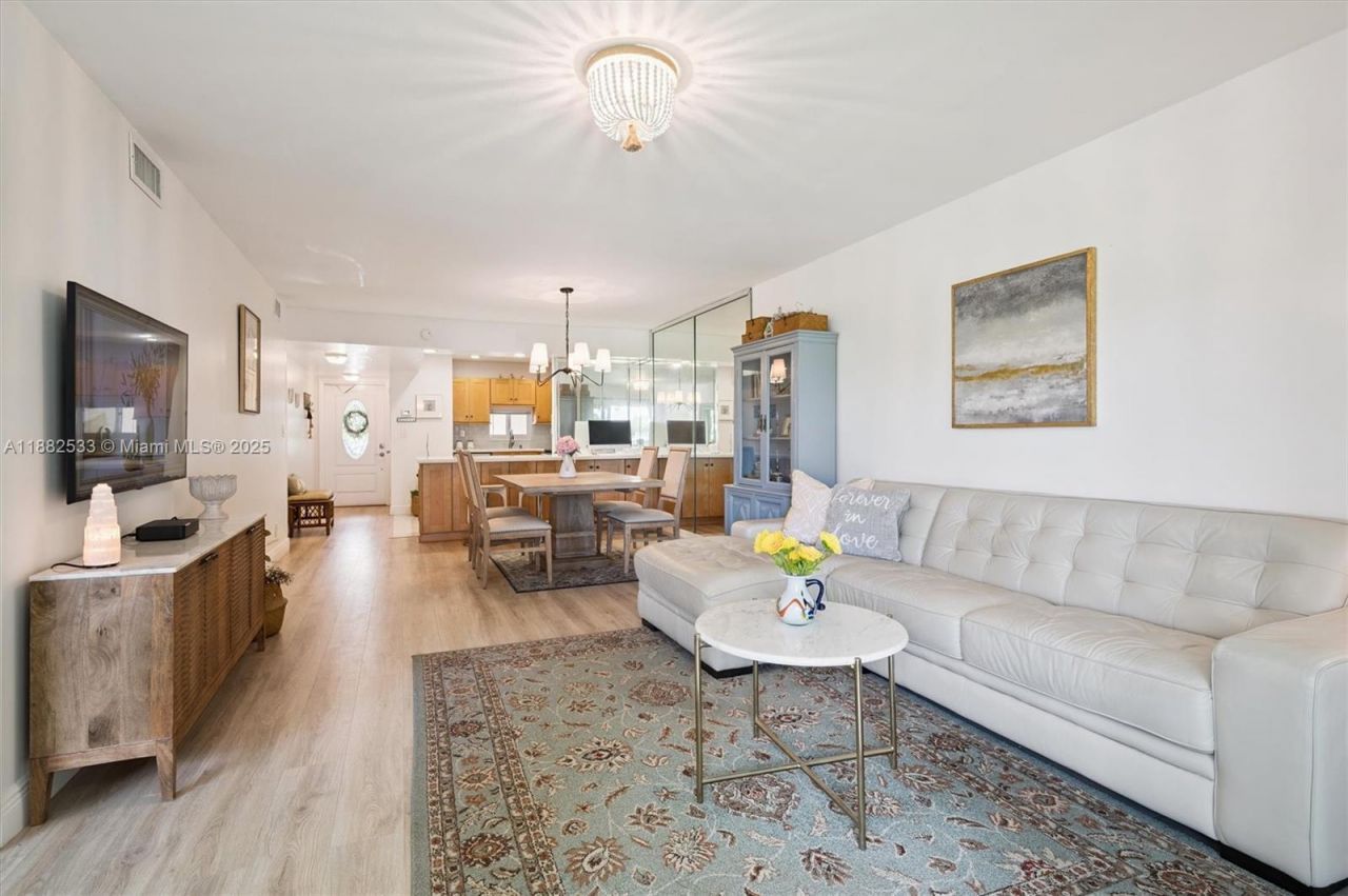 611 S Hollybrook Dr, Unit 205, Pembroke Pines, FL 33025 Photo