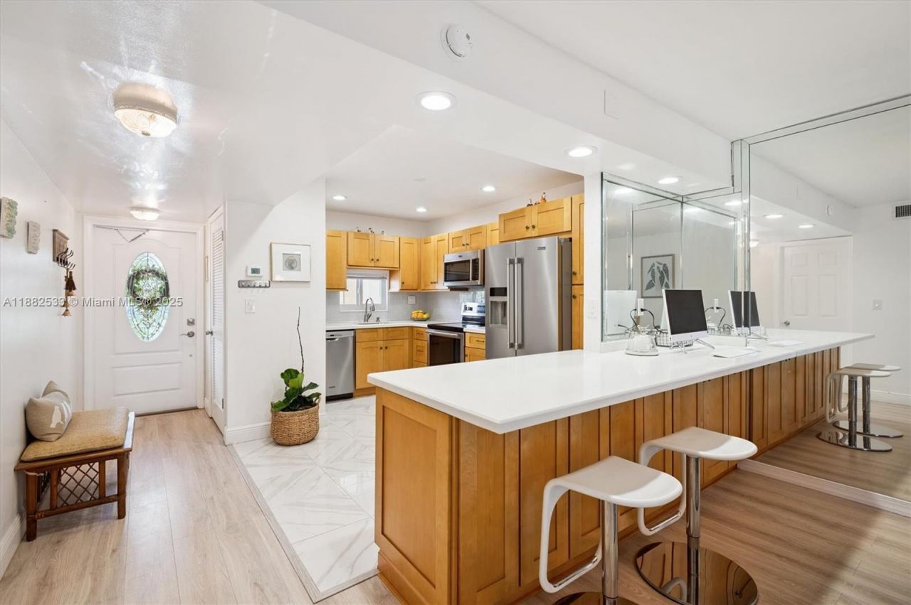 611 S Hollybrook Dr, Unit 205, Pembroke Pines, FL 33025 Photo