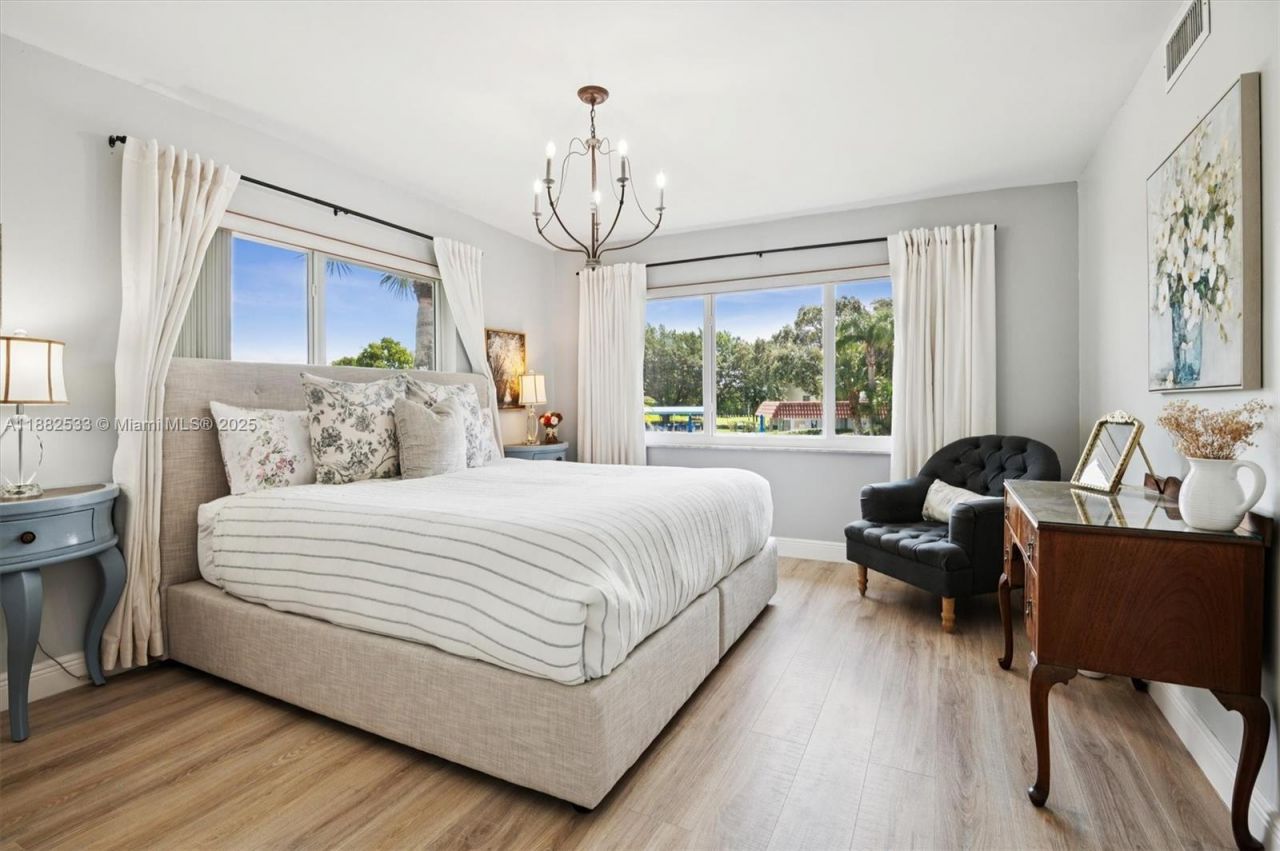 611 S Hollybrook Dr, Unit 205, Pembroke Pines, FL 33025 Photo