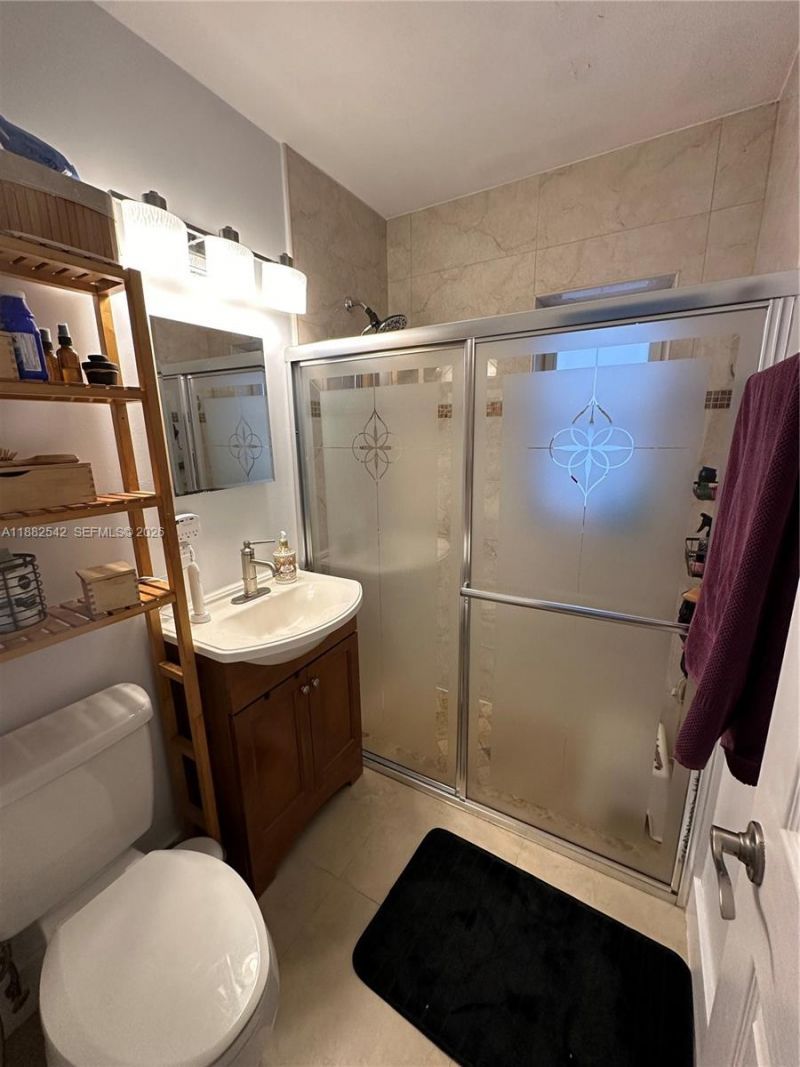 2270 SW 24th St, Miami, FL 33145 Photo