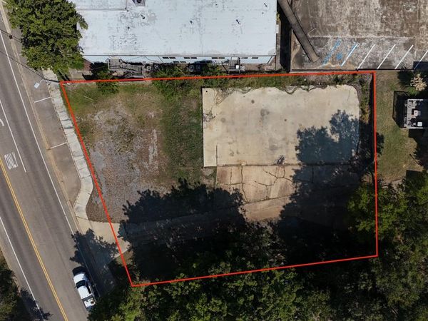208 Russell Street, Starkville, MS 39759