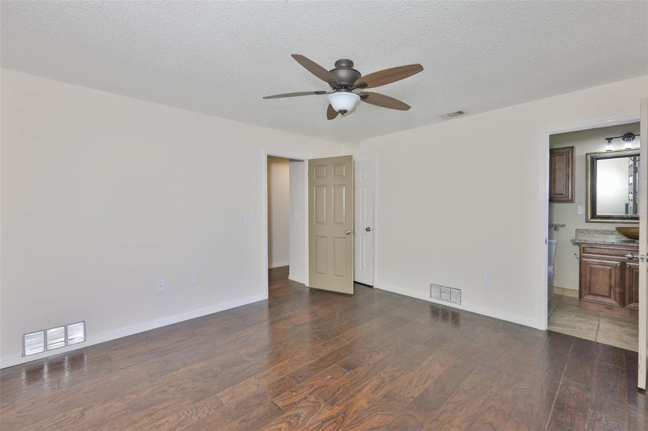 1219 70th Drive E, Sarasota, FL 34243 Photo