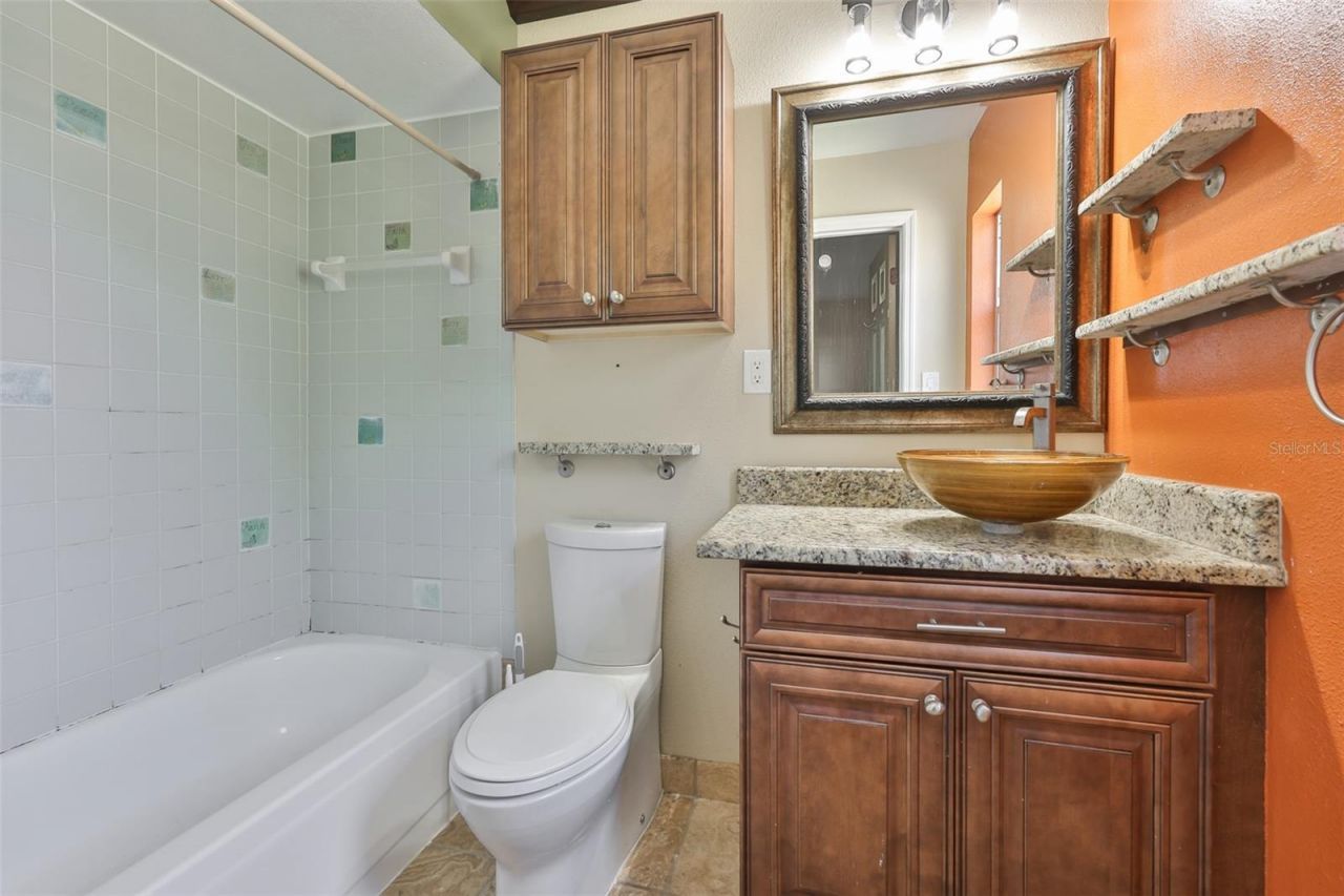 1219 70th Drive E, Sarasota, FL 34243 Photo