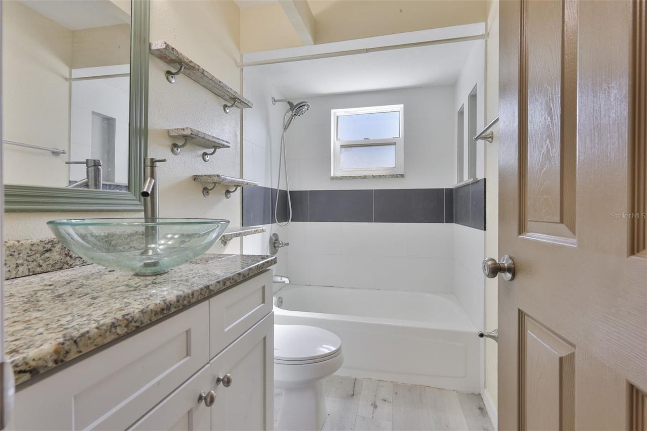 1219 70th Drive E, Sarasota, FL 34243 Photo