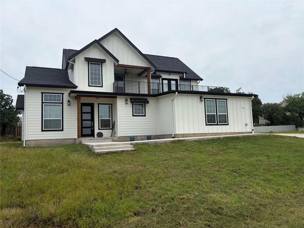 136 W Castlebriar DR, Granite Shoals, TX 78654