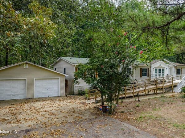 5631 Smith Grove Road, Holly Springs, MS 38635