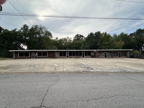 600-602 N College St., Booneville, MS 38829