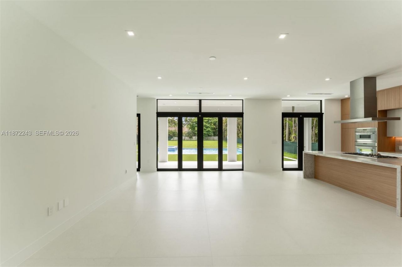 8620 SW 112 St, Miami, FL 33156 Photo