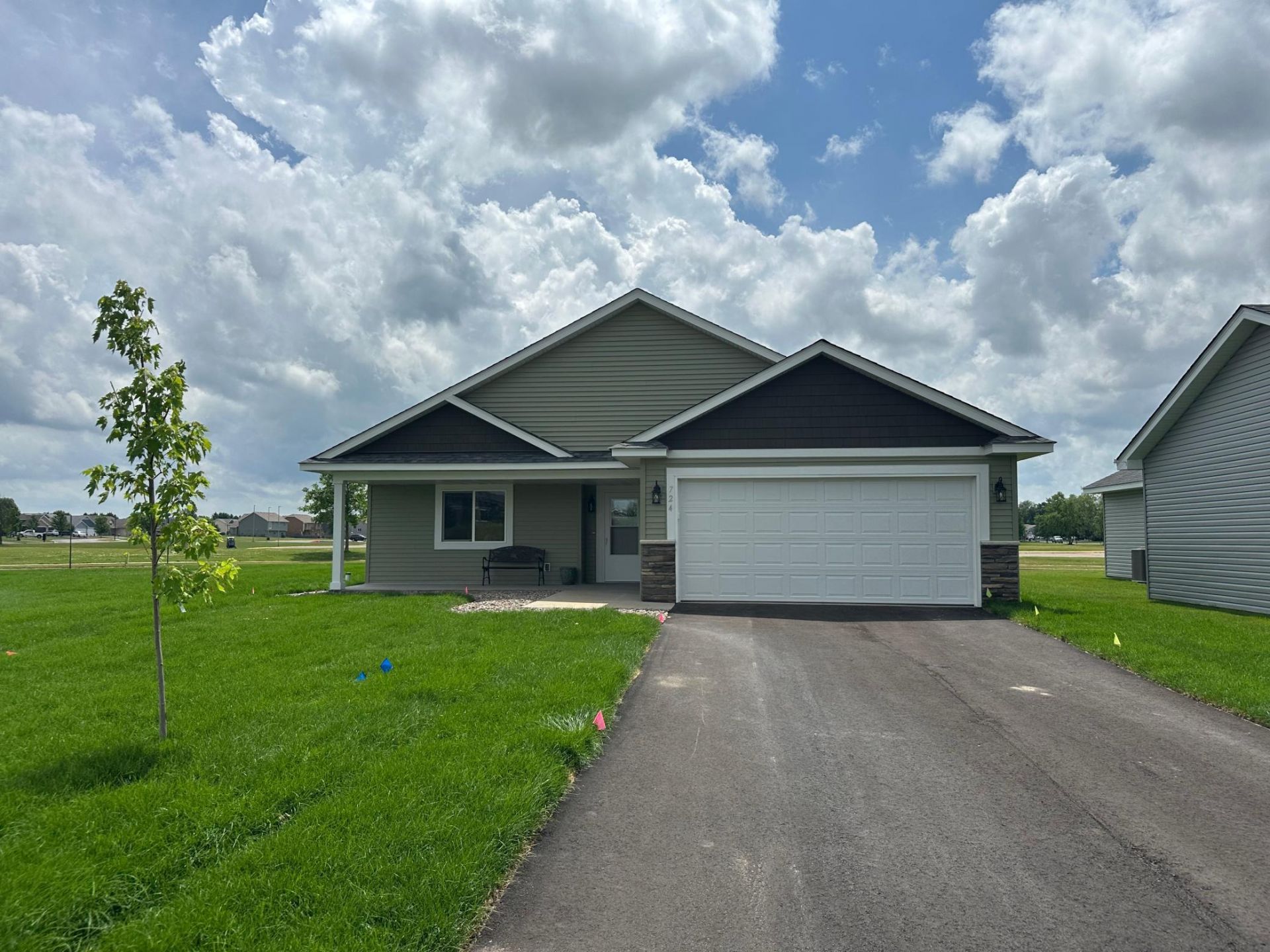 724 Cherrywood Lane Ne, Isanti, MN 55040 Main Photo