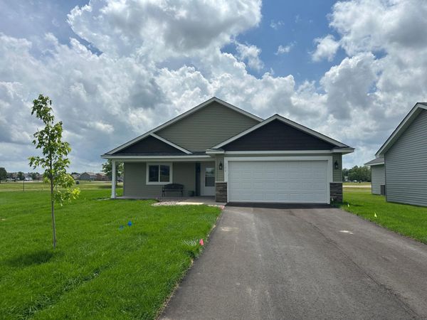 724 Cherrywood Lane NE, Isanti, MN 55040