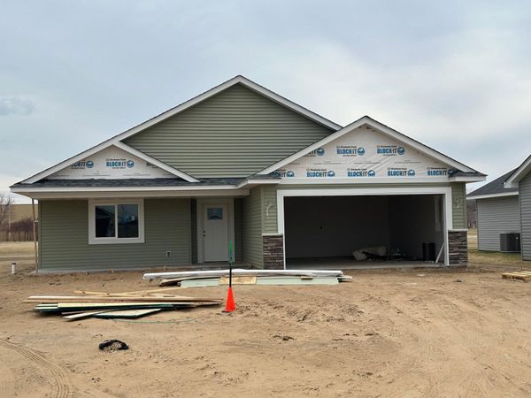 724 Cherrywood Lane NE, Isanti, MN 55040