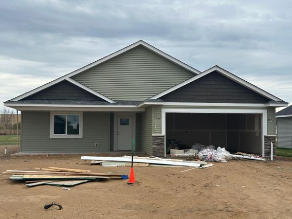 724 Cherrywood Lane NE, Isanti, MN 55040
