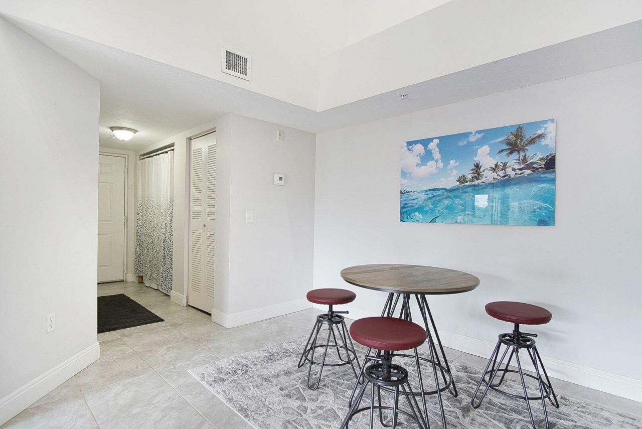 4041 San Marino Boulevard, Unit 307, West Palm Beach, FL 33409 Photo