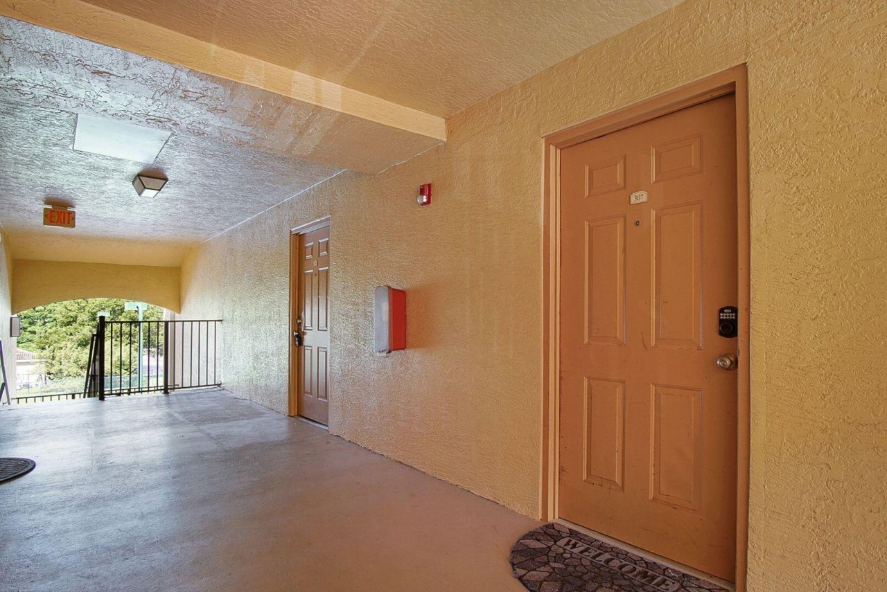 4041 San Marino Boulevard, Unit 307, West Palm Beach, FL 33409 Photo