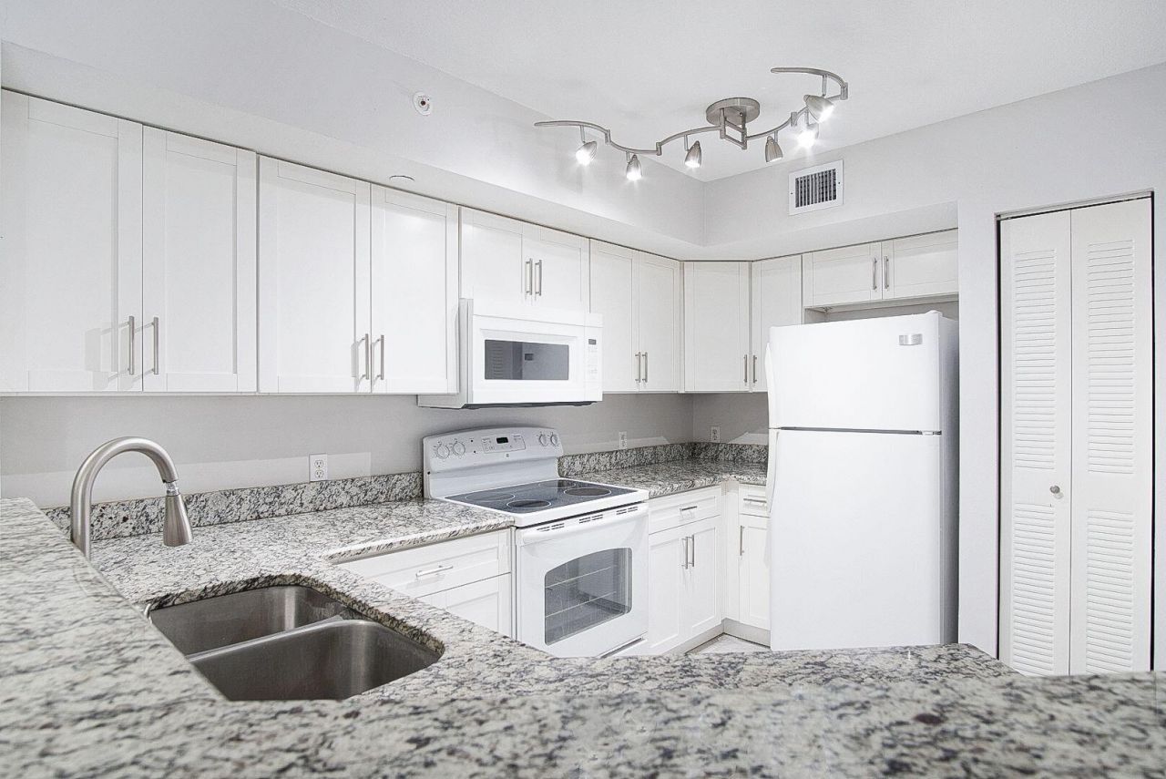 4041 San Marino Boulevard, Unit 307, West Palm Beach, FL 33409 Photo