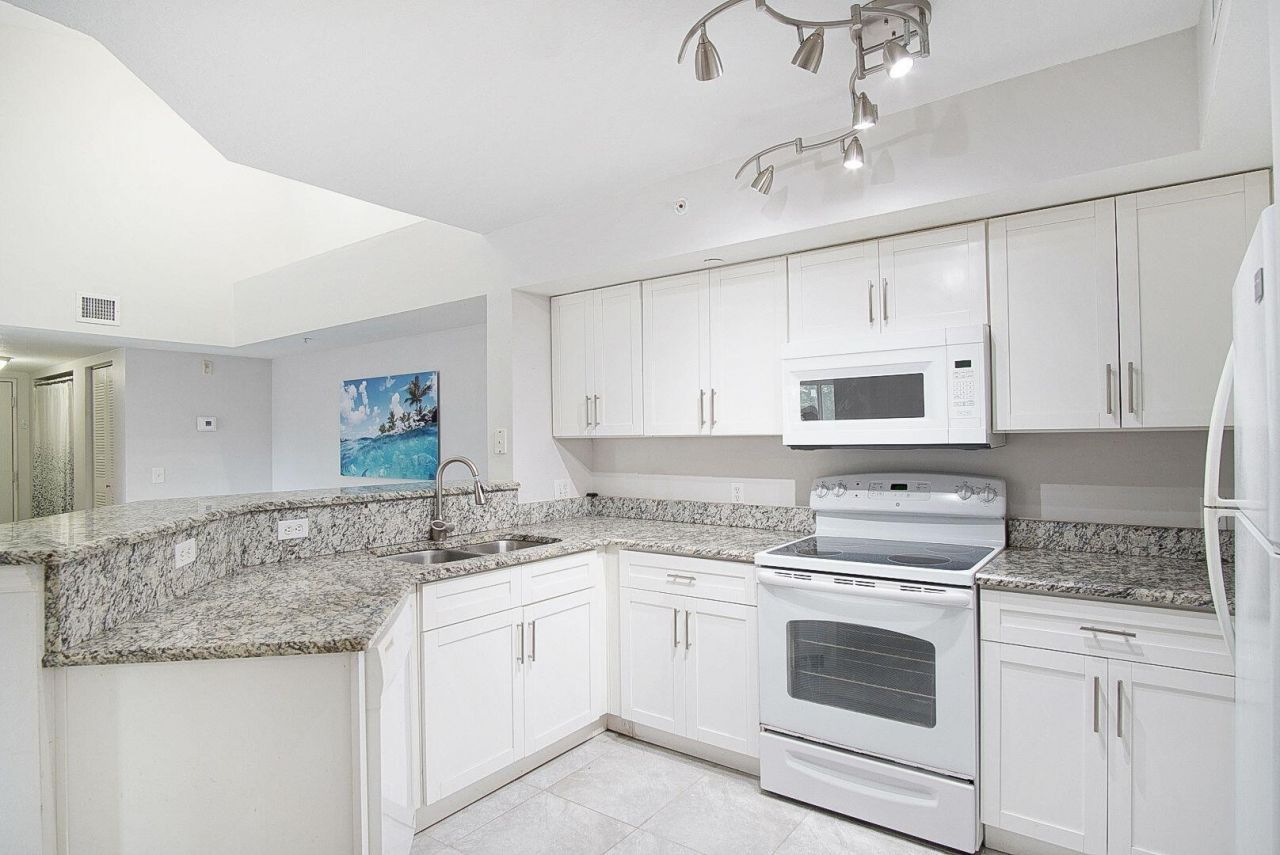 4041 San Marino Boulevard, Unit 307, West Palm Beach, FL 33409 Photo