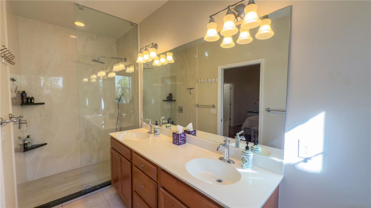 3756 82nd Avenue Circle E, Unit 101, Sarasota, FL 34243 Photo