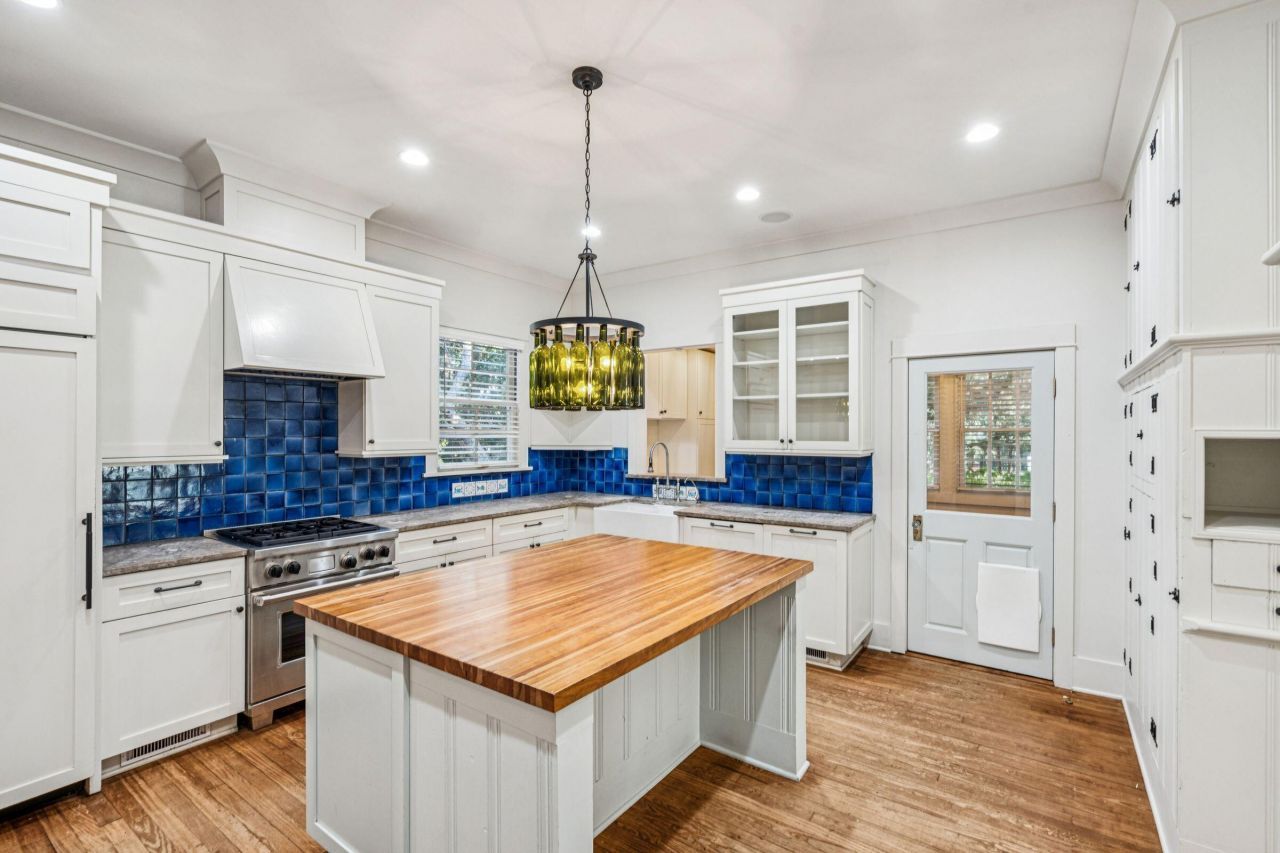 2424 Middle Street Photo 12