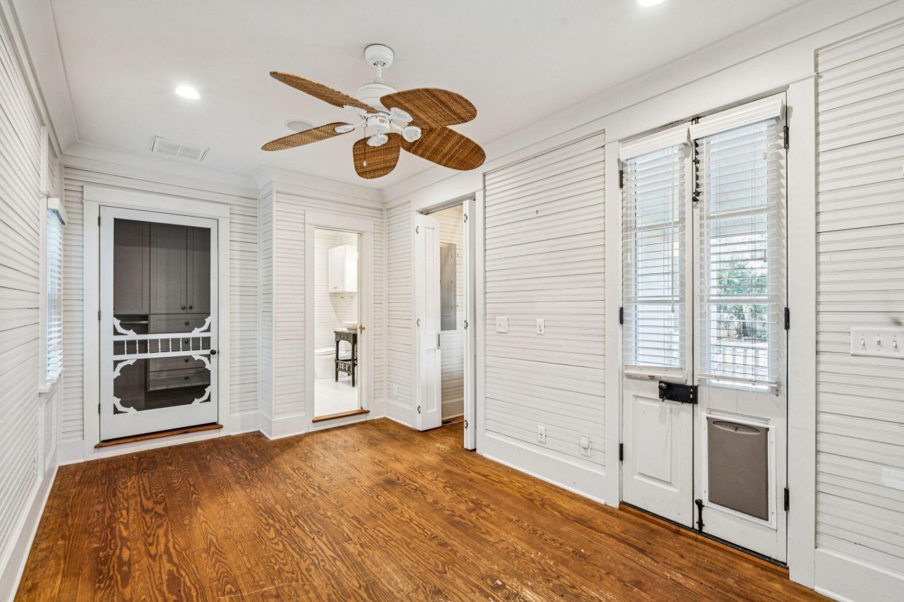 2424 Middle Street Photo 31