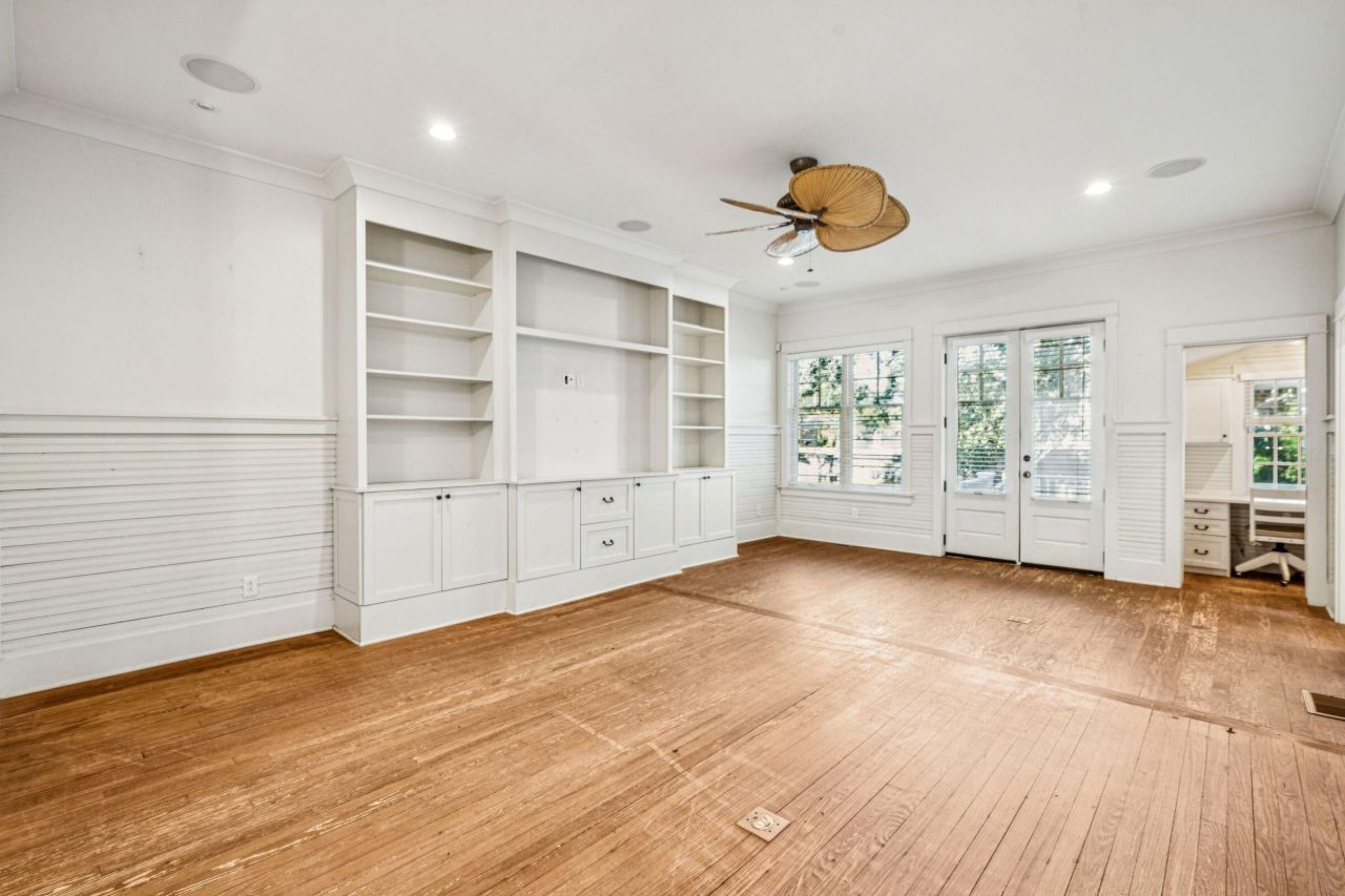 2424 Middle Street Photo 7