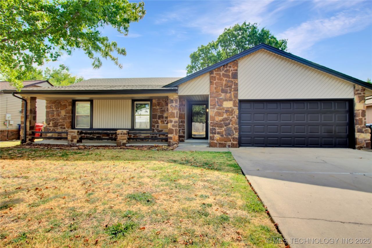 8214 N 122nd East Avenue, Owasso, OK 74055 Main Photo