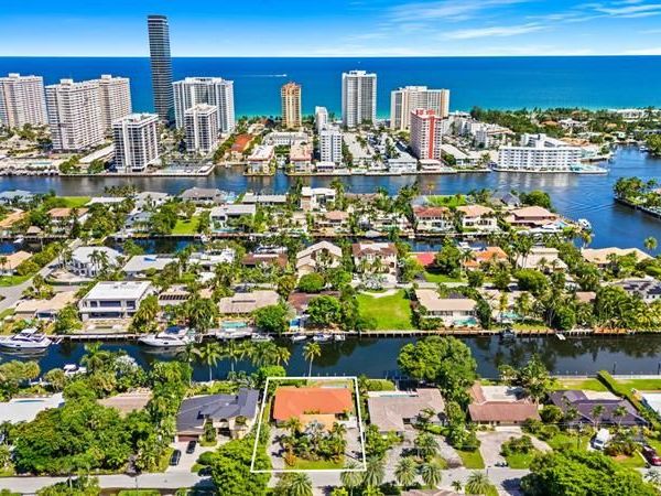 625 Oleander Dr, Hallandale Beach, FL 33009