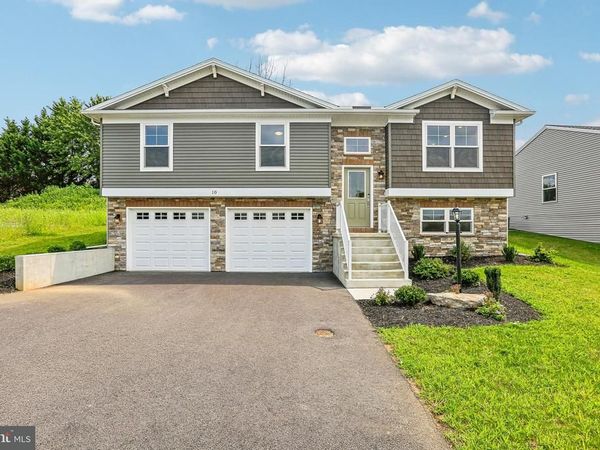 10 CHELTENHAM LANE, CARLISLE, PA 17013
