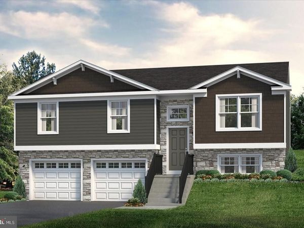 10 CHELTENHAM LANE, CARLISLE, PA 17013