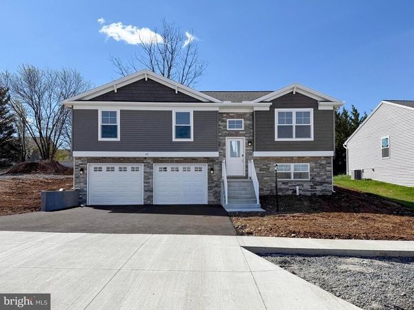 10 CHELTENHAM LANE, CARLISLE, PA 17013