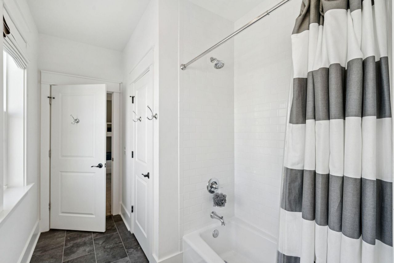 507 W Ashley Avenue Photo 71