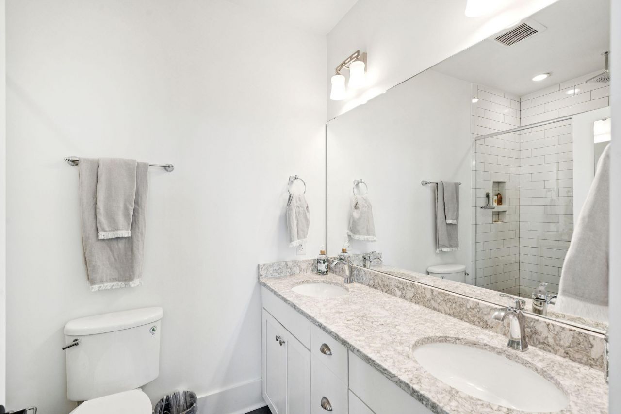 507 W Ashley Avenue Photo 82