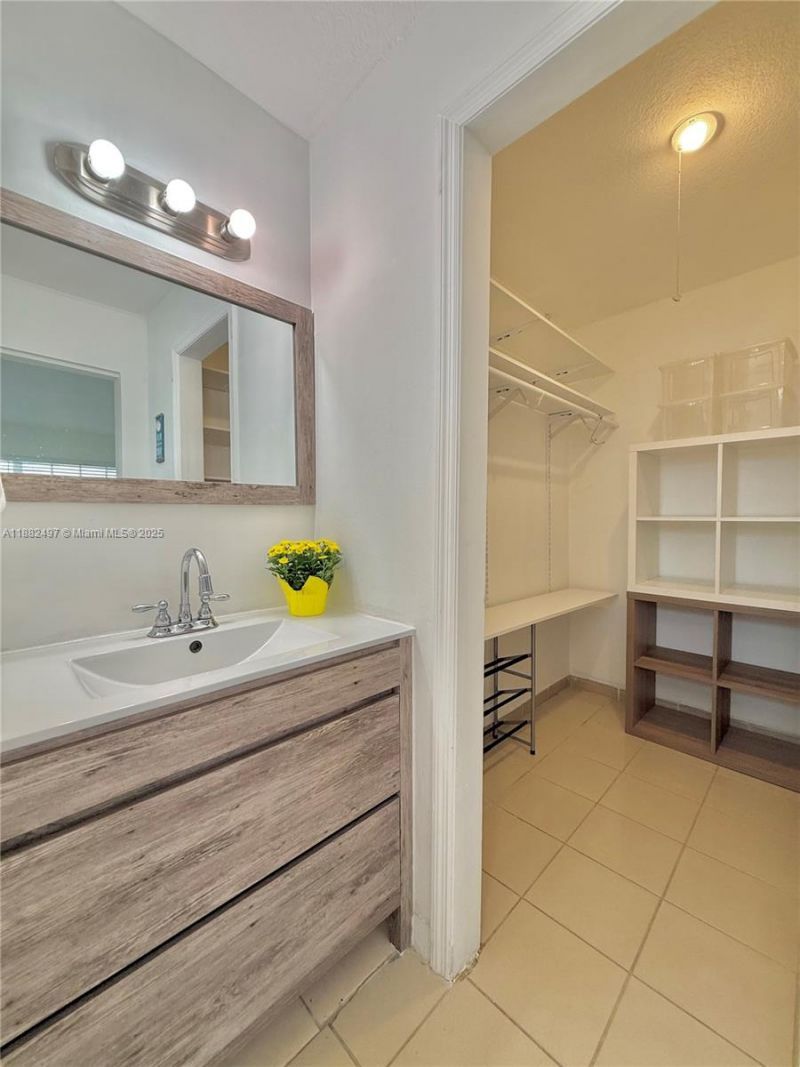 30 SW 11th Ave, Unit 4, Miami, FL 33130 Photo