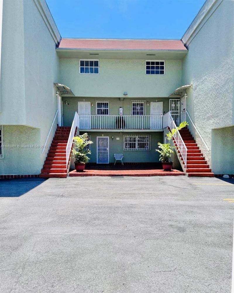 30 SW 11th Ave, Unit 4, Miami, FL 33130 Photo